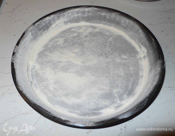 У  меня такая, классическая для кростат.  Или можно с использованием пекарской бумаги, тогда без обсыпки мукой. 