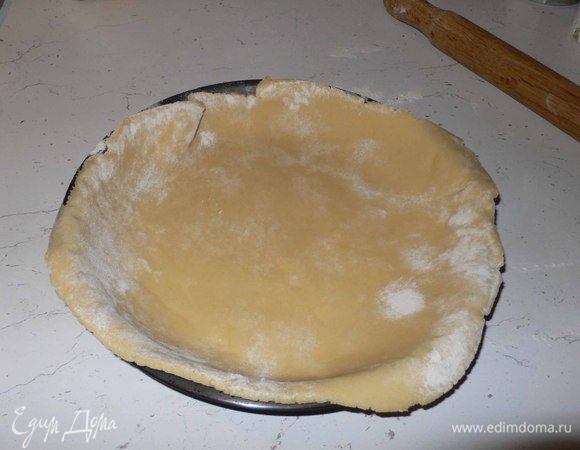 Пальцами убираем фалды, слегка прижимая к форме. 