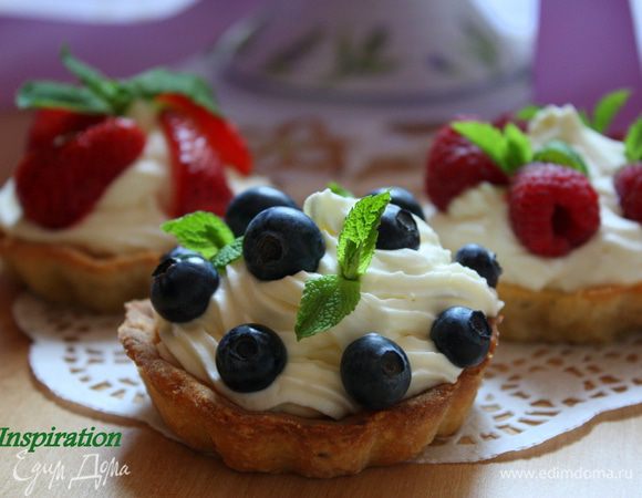 Украшаем ягодами на ваш вкус!!