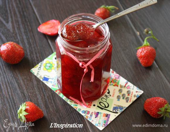 А это обалденный конфитюр от Лены Елениссимы. Недаром он стал Рецептом Дня. http://www.edimdoma.ru/retsepty/55562-klubnichnoe-varenie-ili-dzhem  Также у меня на блоге начался флешмоб  "Десерт в банке", все вкусные варенья будут там))))