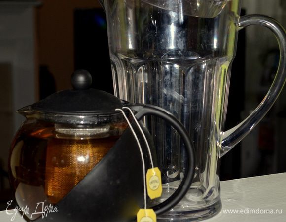 Заварим в чайнике чай на 1 литр и дадим ему полностью охладиться.