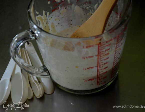 Перемешать все 11 ингредиентов в емкости для заправки.
1/2 стак.майонез,
1/4 стак.кефир,
1 стол.л сахар,
3 стол.л готовый хрен,натертый,
2 стол.л яблочный уксус,
2 ч.л лимон.сок,
1 ч.л соус Табаско,
1/2 ч.л соль,
1/2 ч.л семена сельдерея (специя),
1/2 ч.л черный перец,
1/4 ч.л сухая горчица.