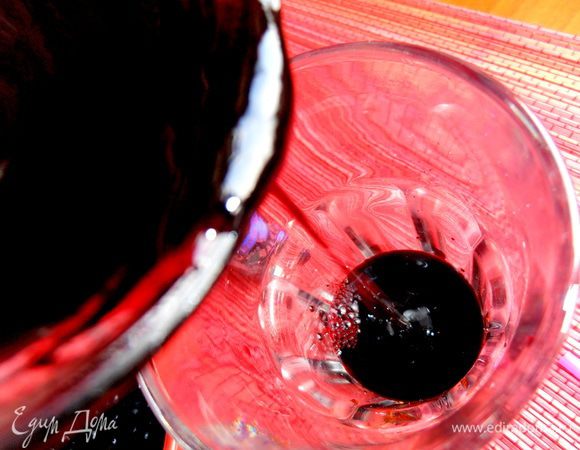 Добавляем сироп по вкусу (примерно тоже 40-50 мл).