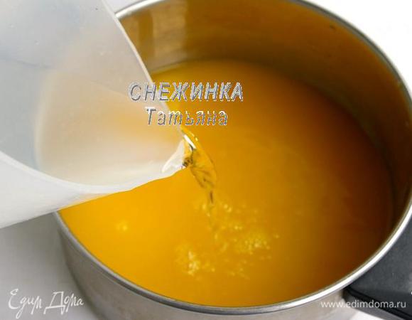 Процеживаем через мелкое ситечко своего рода «концентрат». Разводим его 500 мл воды.