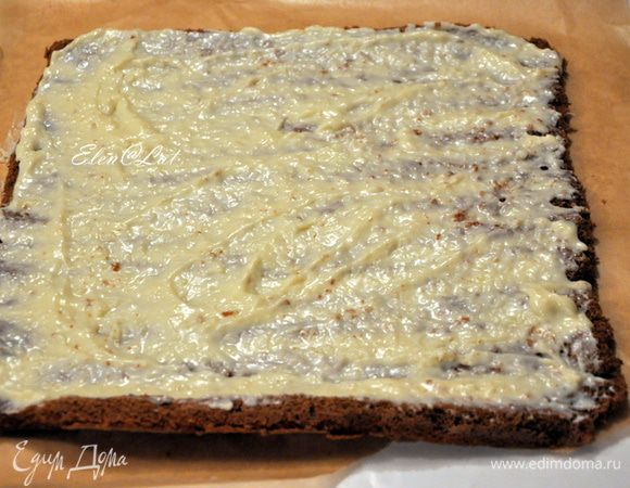 Намазать по всех поверхности кокосовый крем.