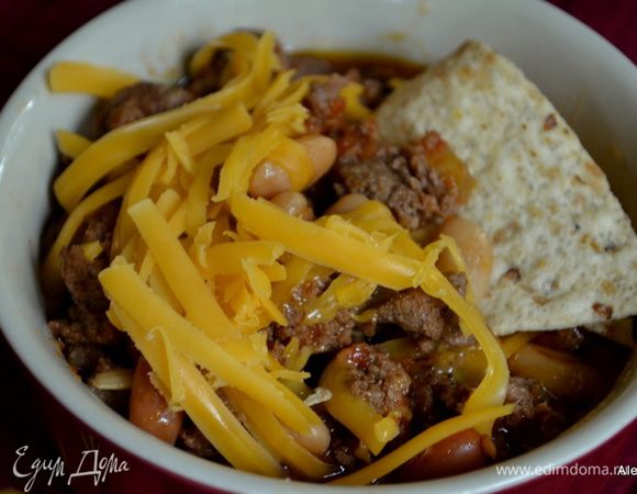 Подаем тут же в отдельных емкостях, сверху выкладываем  протертый сыр, предлагаем чипсы. Приятного аппетита.