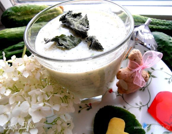 Если минералка не из холодильника, то добавляем лёд! Можно подавать! Это вкусно))) Освежает не хуже мороженого...