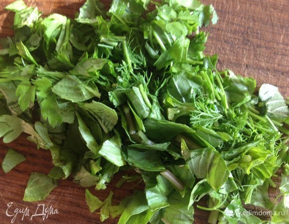 И нарезать зелень.