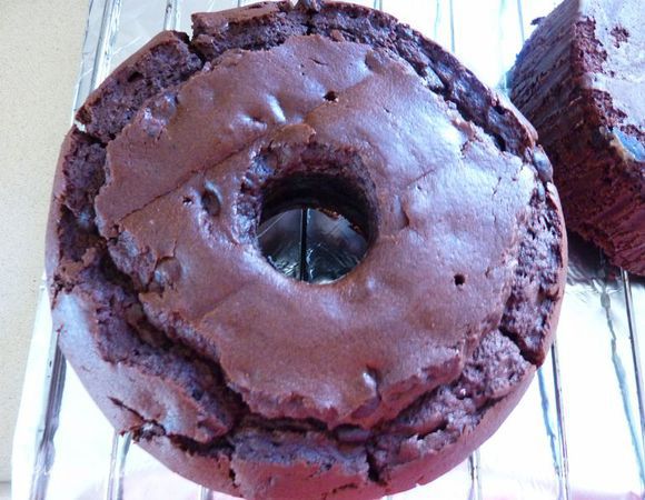 Перевернуть форму и освободить пирог (очень легко всё произошло я зря нервничала)