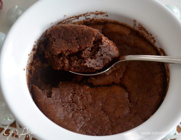 Дать пудингу остыть, а затем поставить еще минимум на 2 часа в холодильник. Подавать охлажденным! Очень нежный и вкусный десерт готов! 