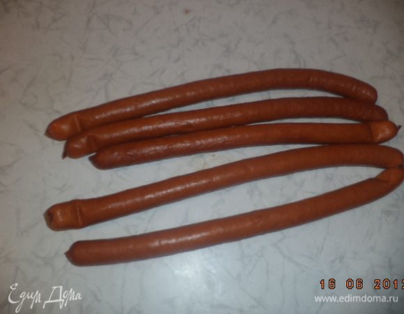 Я использовала длинные колбаски, а посему разрезала каждую на 3 части.