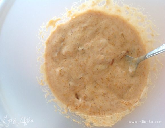 В варенье, забродившее или хорошее, добавить соду и энергично перемешать. Варенье увеличится в количестве и станет похоже на мусс. Оставить на 1 час.