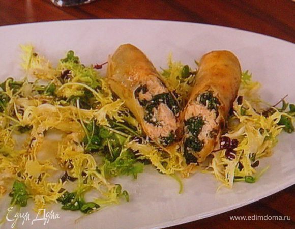 Подавать ещё горячими на подушке из любого салатного микса.