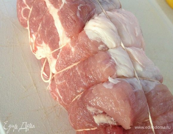 Перевязываем его кулинарной нитью 