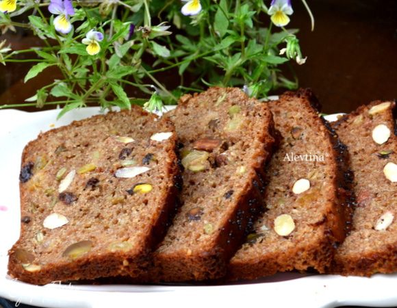 У меня хлебная форма крупная и хрупкости не было,я держала в духовке не более 10 мин.
Подаем к чаю или берем с собой на пикник, вкусно и полезно.