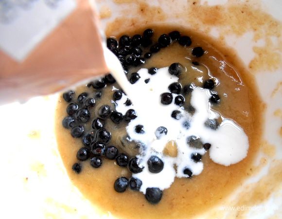 Вливаем немного кофейных сливок...