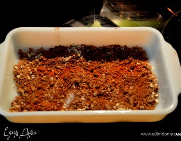 Рецепт для гриля,я предлагаю сделать в духовке.
Разогреем духовку до 200 гр.
В емкости перемешаем все перечисленные сухие ингредиенты.