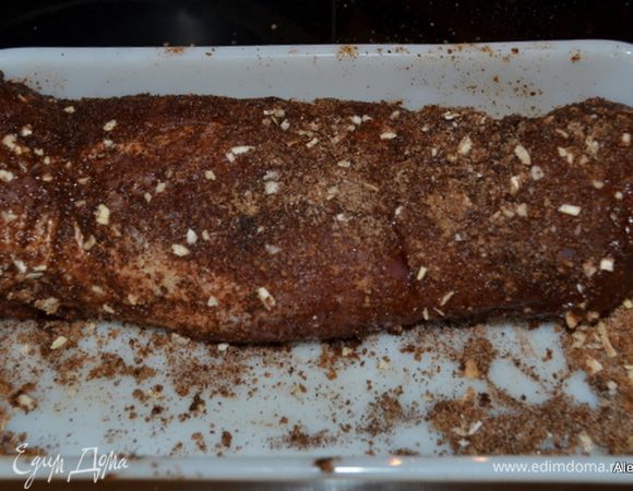 Выложим нашу вырезку в смесь. Переворачиваем чтоб кусок был весь в этой смеси.