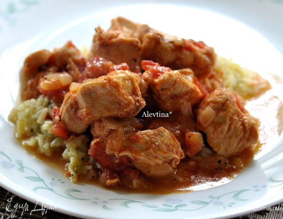 Подаем с рисовым гарниром или на лепешках тортилья.