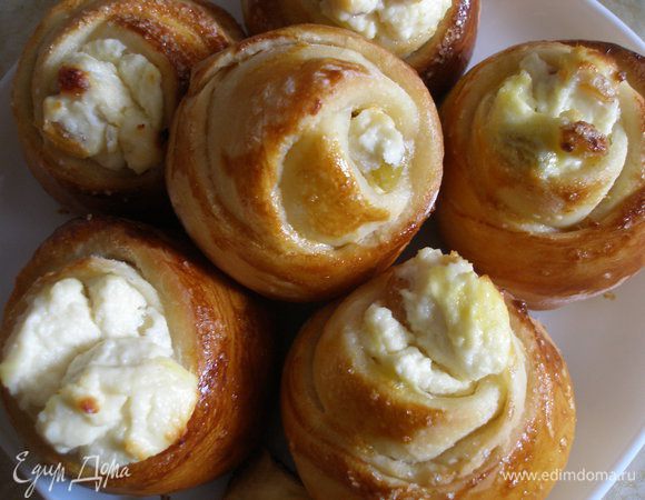 Готовые ватрушки накрыть полотенцем до полного остывания. Приятного чаепития!