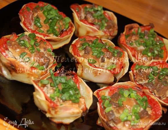 Теперь нужно дать немного остыть, чтобы было проще вынимать. И аккуратненько достаём наши цветочки-тарталетки из формочек.
Приятного аппетита!:)