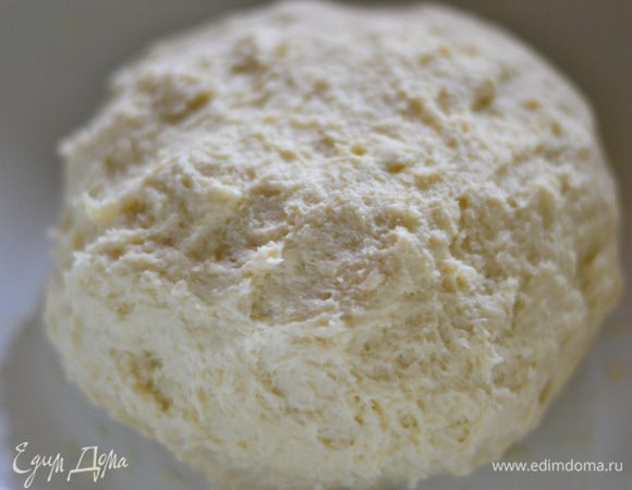 Тесто заверните в пищевую пленку и отправьте в холод на час.