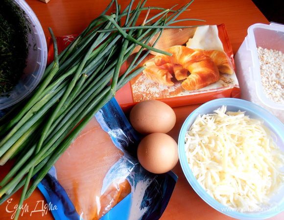 Продукты... Сначала хотела добавить в начинку крошку сухую от булки, но потом решила, что так и так гарнир нужен на сегодня, поэтому сварила рис)))