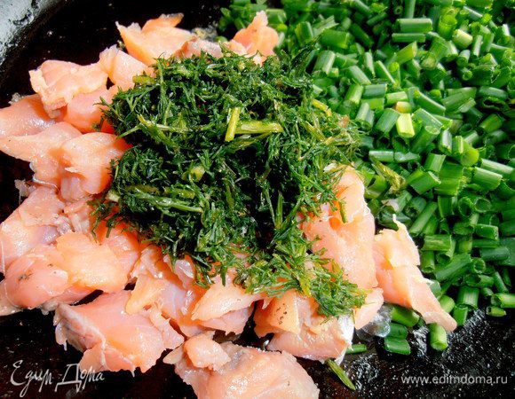 Добавляем рубленый укроп...