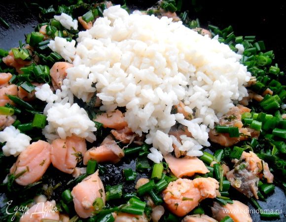 Добавляем рис - 3 ложки с горкой...