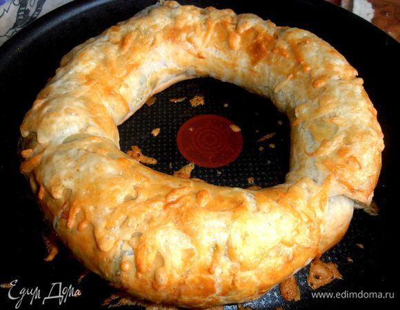 Допекаем ещё минут 10 до золотистого состояния теста и сыра))) Пока не разрезаем!