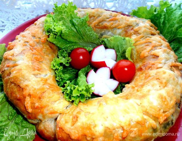 И украшаем свежей зеленью и овощами!