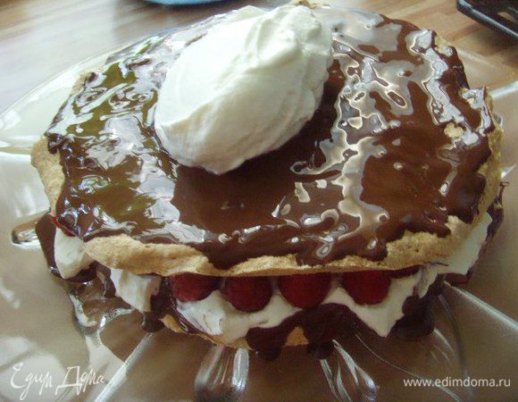 Так же оформить второй слой и третий, за исключением малины. 