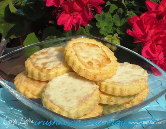 Ещё предлагаю угоститься оочень вкусным сырным печеньем от Лизы Пироговой ПЕЧЕНЬЕ С СЫРОМ http://www.edimdoma.ru/retsepty/55966-pechenie-s-syrom. Лизанька, спасибо тебе ещё раз огромное за рецепт