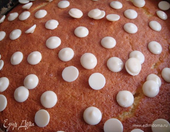 Я присыпала шоколадом и полила теплым абрикосовым конфитюром