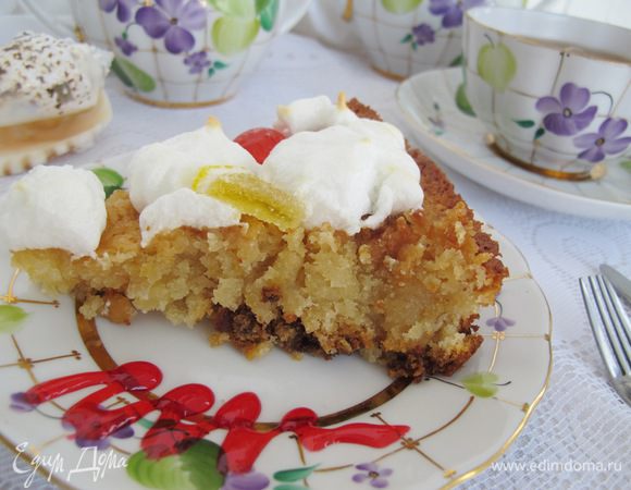 Готовый пирог достать из духовки и украсить. Приятного аппетита!