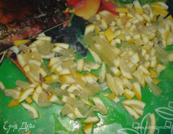 Лимон помыть хорошо с мылом и порезать вместе с цедрой