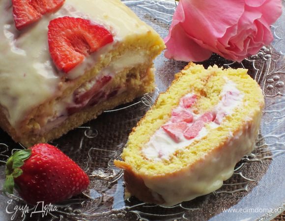 Готовый рулет охладить в холодильнике несколько часов и подавать. Приятного аппетита:)