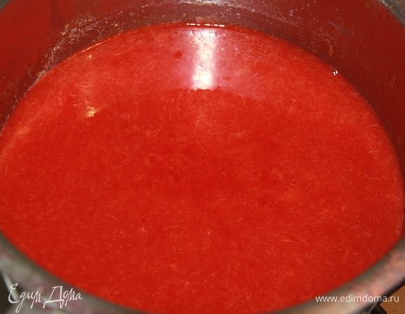 Пюре из алычи перелить в кастрюлю и довести до кипения. Снять с огня. 