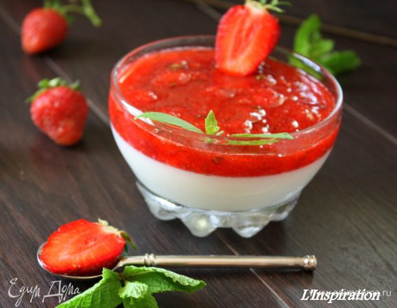 Процеживаем наше молоко через мелкое сито и туда же процеживаем желатиновую смесь. Даем еще немного отстыть и разливаем по формочкам. Даем постоять 2-3 часа в холодильнике.
Приятного аппетита!!!