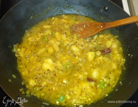 зиру подогреваем на сковородке, потом высыпаем в ступку и размельчаем.