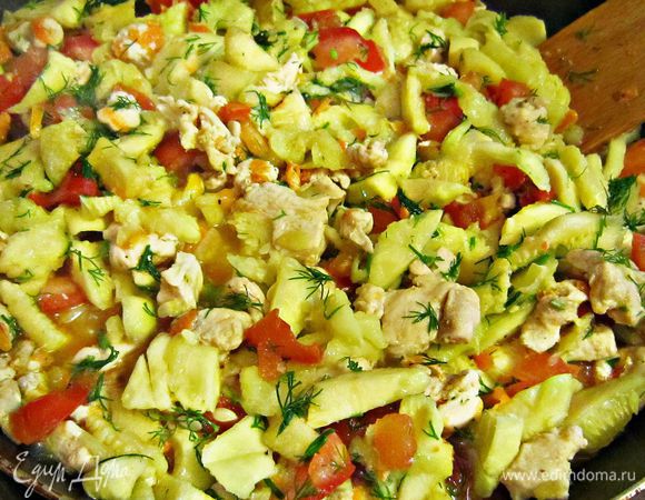 Добавить мелко порезанную зелень.