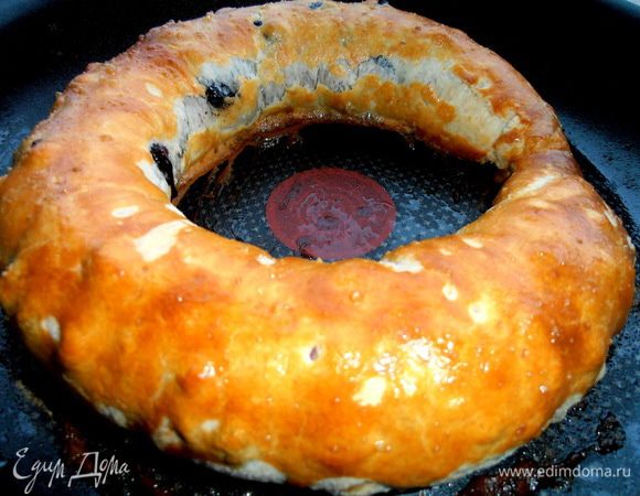 Духовка уже горячая... поэтому печём второй вариант 20 минут при 180*. Я выключила духовку и сразу не вынимала готовый! Разрезать лучше, когда слегка остынет...