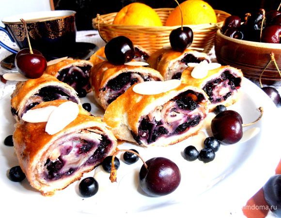 Как видите, ничего не вытекло и не испортило нашу хрустящую основу,поэтому завариваем свежий кофе и угощаемся ароматной выпечкой)))