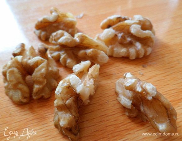 ядра грецких орехов делим пополам