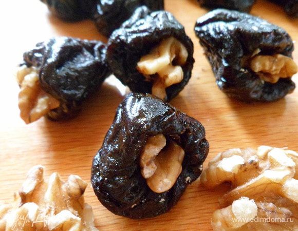начиняем чернослив орехами