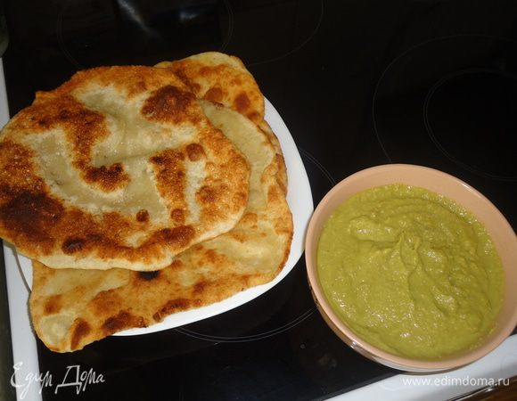 на разогретую сковороду высыпаем зиру, немного обжариваем.