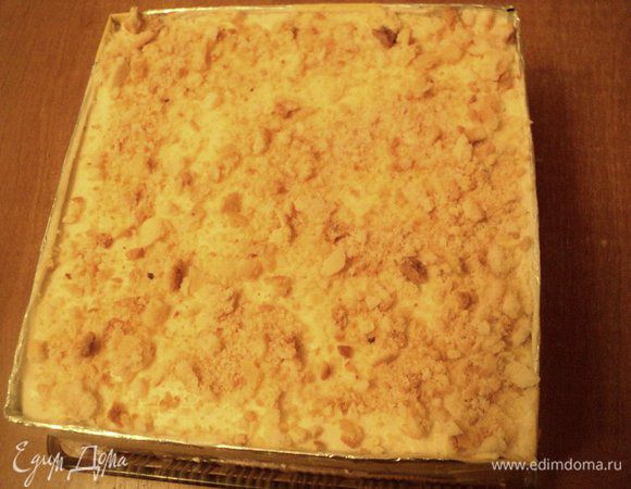 Сверху посыпать измельченным печеньем. Поставить пляцок в холодильник на 3-4 часа для застывания.