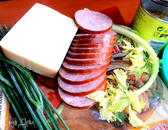 Начнём с колбаски...У меня почти ветчина,с 70% мяса.