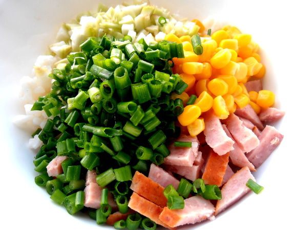 Зелёный лучок лучше тонкий взять...