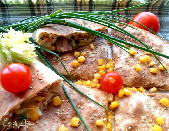 Подаём со свежими овощами или вместо хлеба к основному блюду.